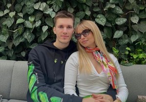 Filip Petrušev sa devojkom