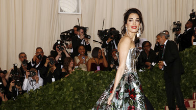 Met Gala 2018: Amal Clooney w zachwycającej kreacji