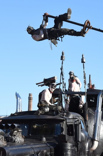 Ludzie Mad Maksa wjechali na ulice Sydney