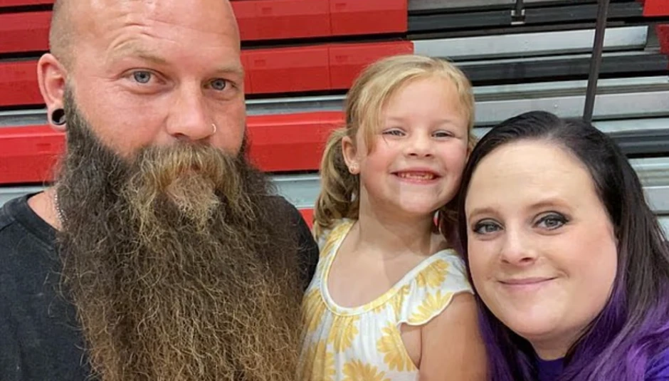 Atena Strand sa roditeljima