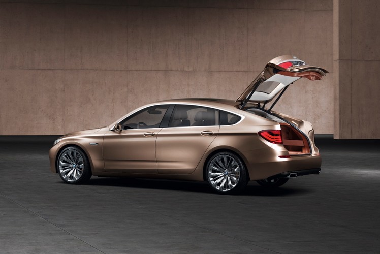 Przy okazji nowicjusz daje początek klasie PAS - Progressive Activity Sedan…