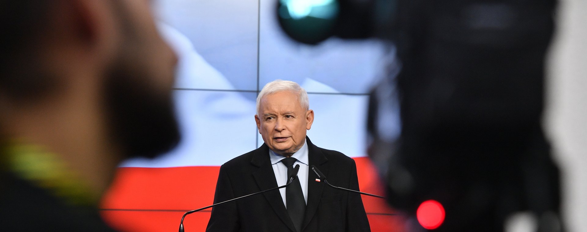 Jarosław Kaczyński, prezes PiS, podczas piątkowej konferencji prasowej w sprawie referendum