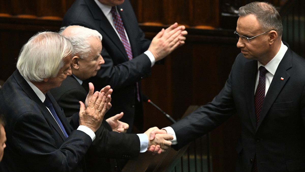 PiS boi się rozpadu i zamyka się w twierdzy. Echa przemów prezydenta i premiera