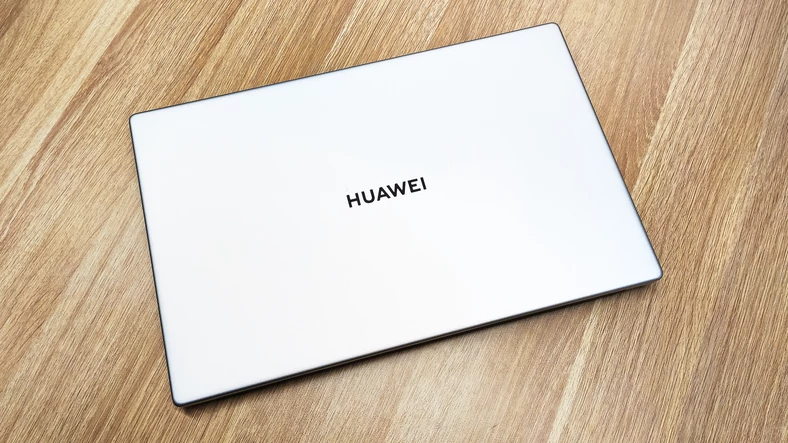 Huawei MateBook D 15 (2021) – klapa matrycy