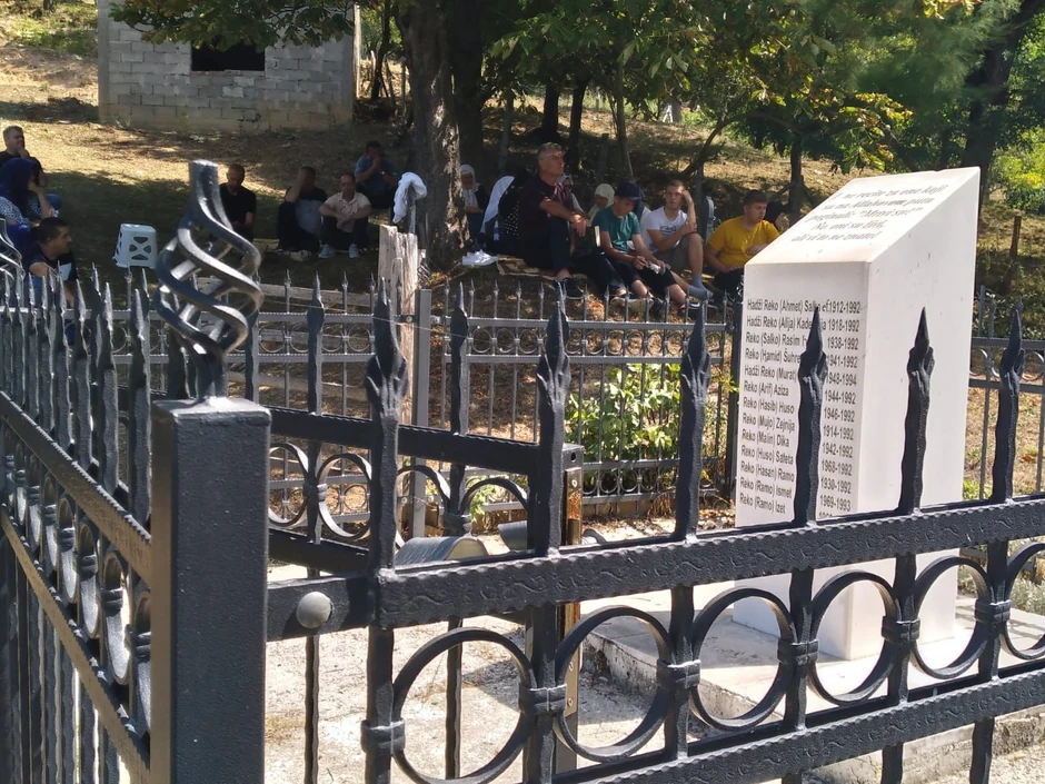 Grobnica u kojoj su sahranjeni Amirova majka i porodica