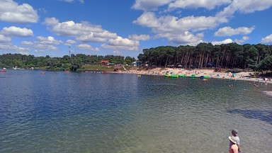 Twarz poraniona butelką. Atak na plaży nudystów w Kryspinowie