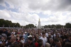Codziennie po 2 mln ludzi na ulicach Londynu. Aż do dnia pogrzebu królowej