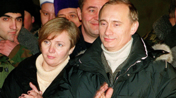 Verte a feleségét Putyin
