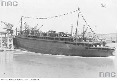 Wodowanie 'Batorego' we włoskiej stoczni - czerwiec 1935