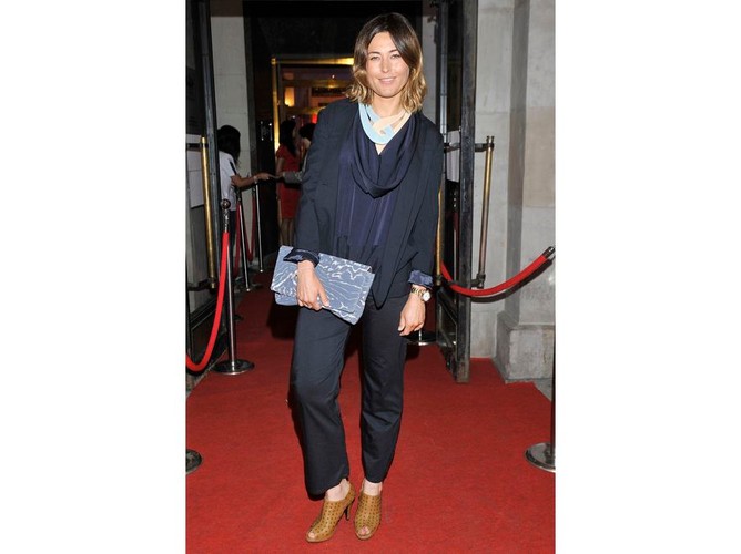 Beata Sadowska klasyczną czerń rozjaśniła fantazyjnymi dodatkami, w tym ciekawym naszyjnikiem w rozmiarze XXL