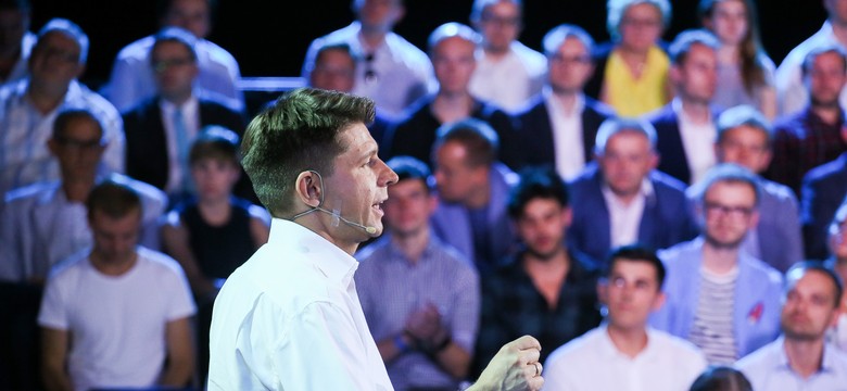 Petru rusza w teren i rozpczyna układanie list