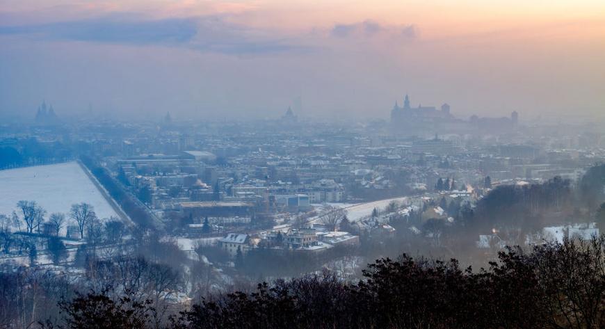 Zakaz stosowania paliw stałych w Krakowie został wprowadzony uchwałą Sejmiku Województwa Małopolskiego z dnia 15 stycznia 2016 r.