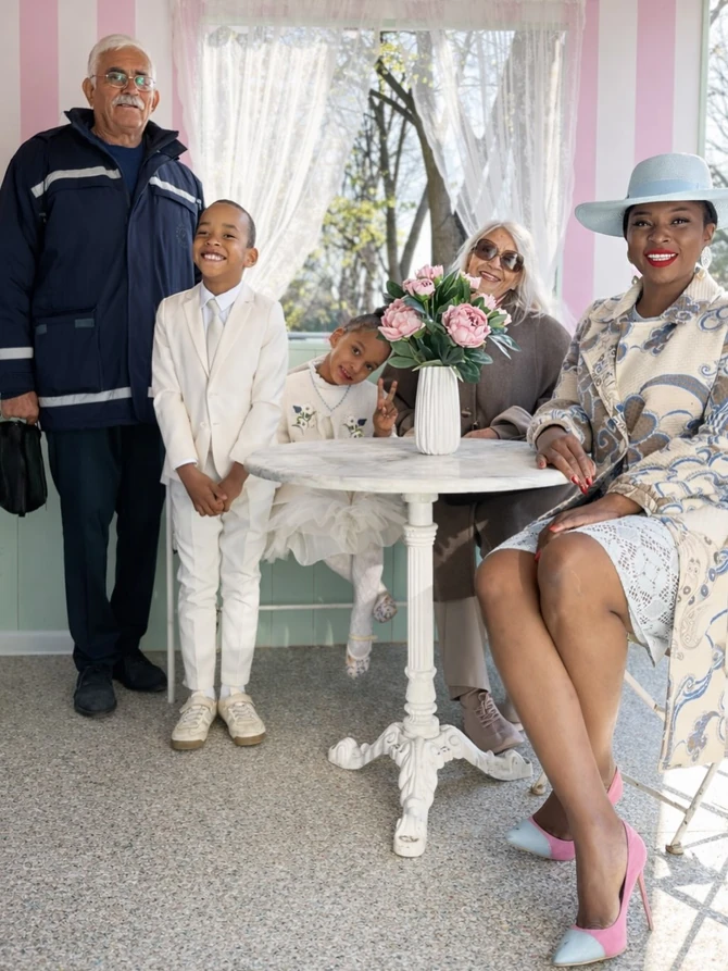 Naledi Repaja sa decom i svekrom i svekrvom