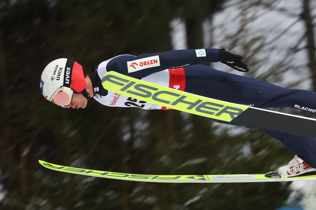 Kamil Stoch podczas zawodów Pucharu Świata w skokach narciarskich w Wiśle