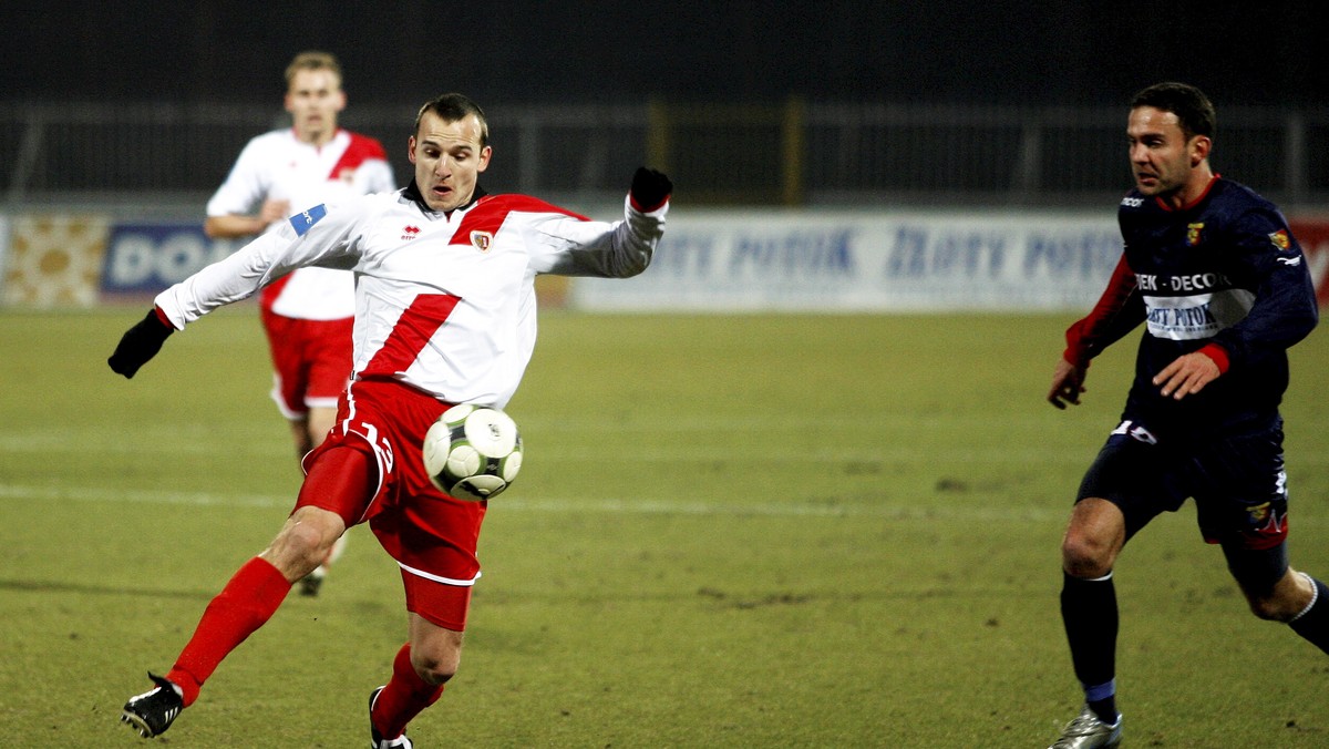 Kontrakt z KSZO Ostrowiec Świętokrzyski podpisał kolejny zawodnik - napastnik, Marcin Folc.