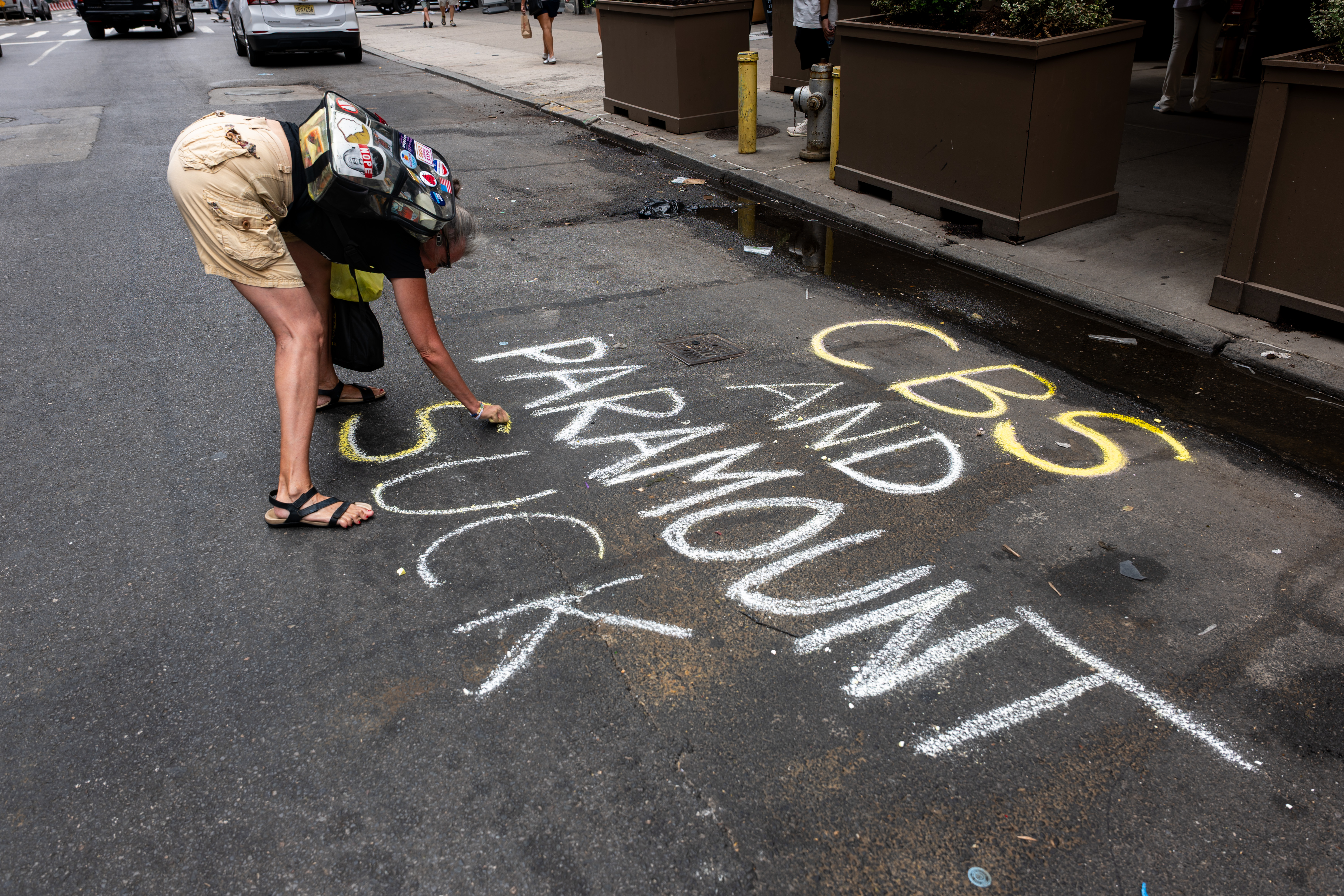 Trump celebra sus acuerdos millonarios con medios de comunicación
