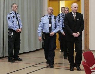 Breivik kontra Norwegia: Pierwszy dzień procesu za 'nieludzkie traktowanie'