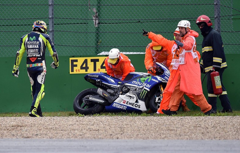 Valentino Rossi zaliczył upadek podczas treningu