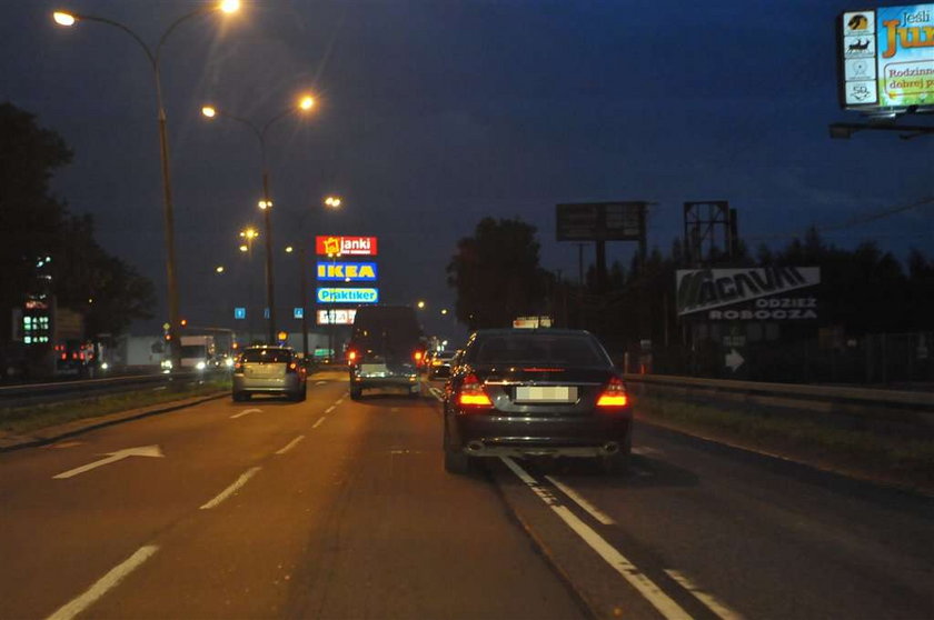 Pawlak pędzi na czerwonym, a Kaczyński 140 km/h! FOTY