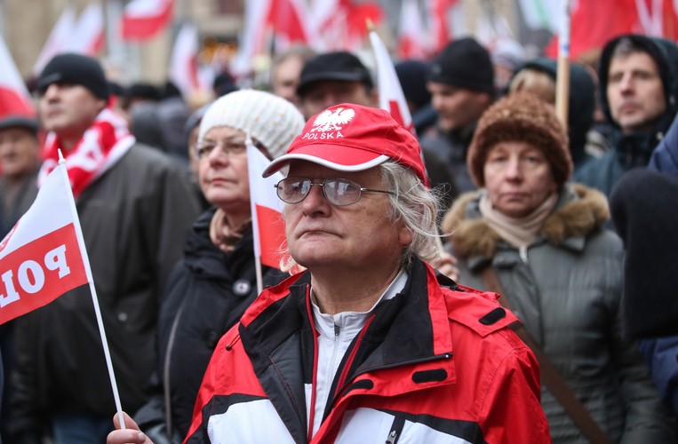 Marsz zorganizowany przez PiS w Warszawie