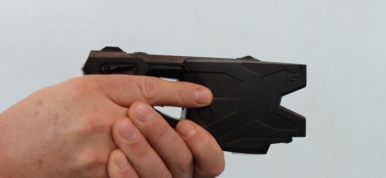 Policjanci użyli gazu pieprzowego, potem trzykrotnie paralizatora. Mężczyzna nie żyje
