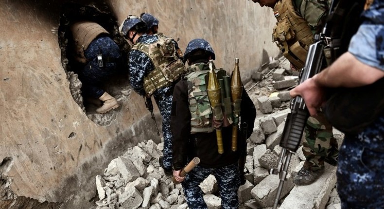 Members of the Iraqi forces advance towards the Old City in western Mosul on March 13, 2017