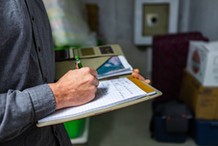 Podszywają się pod pracowników ZUS i oszukują seniorów. Zakład ostrzega seniorów