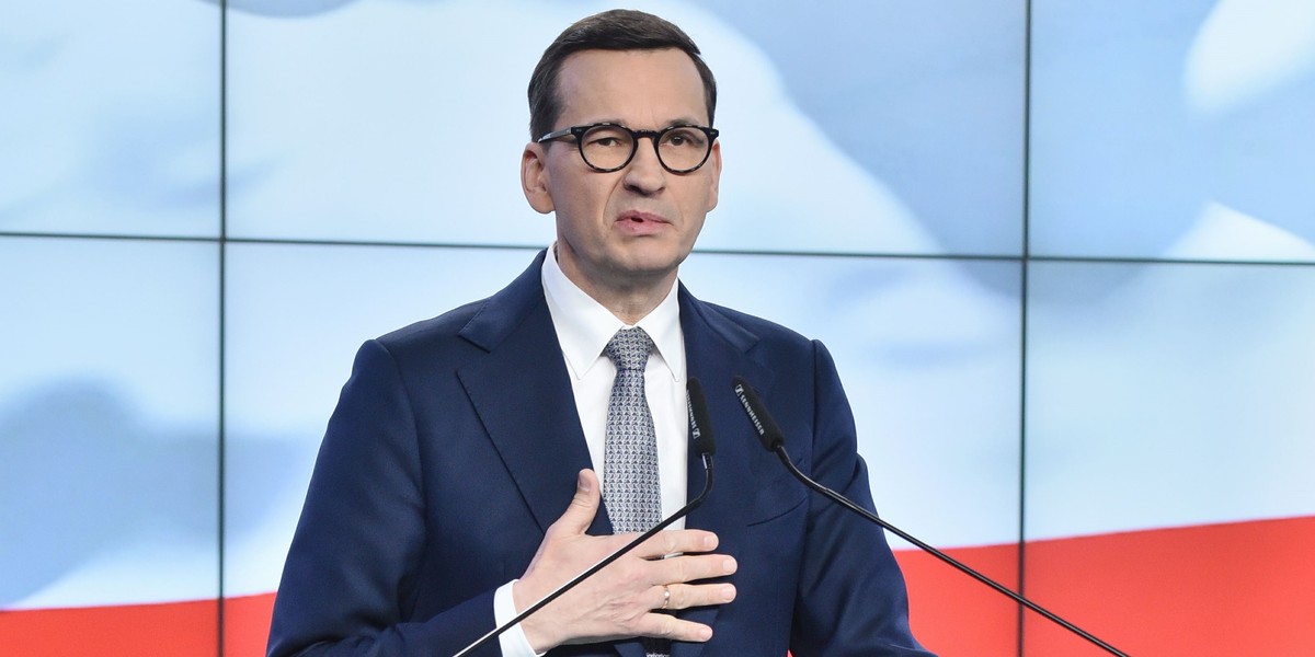 Polacy wściekli na premiera Mateusza Morawieckiego po obietnicy gigantycznej premii dla piłkarzy. 