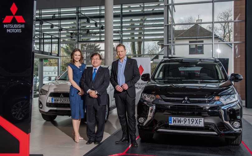 Anna Cieśak, szef polskiego oddziału Mitsubishi Yasuyuki Oyama i Maciej Stuhr