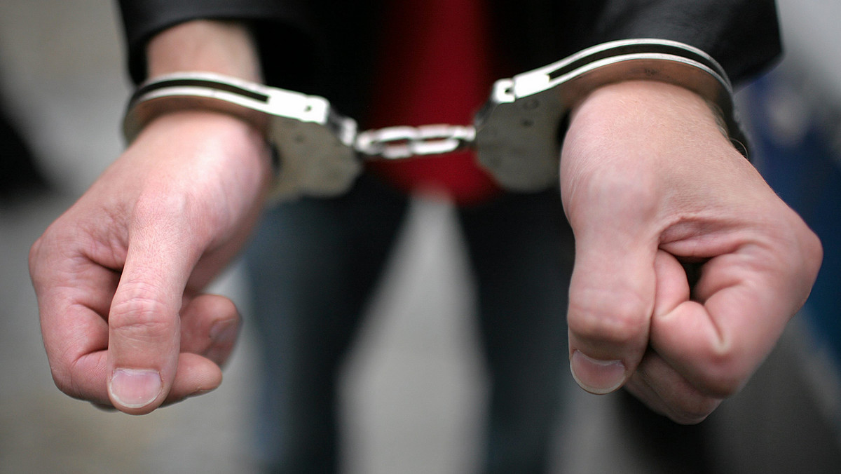 Irlandzki policjant został oskarżony o napaść na przebywającego w areszcie Polaka. Do zdarzenia doszło w mieście Waterford w południowo-wschodniej części Irlandii - informuje londynek.net.