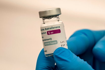 Naukowcy twierdzą, że znaleźli przyczynę zakrzepów w związku ze szczepionkami AstraZeneca i J&J