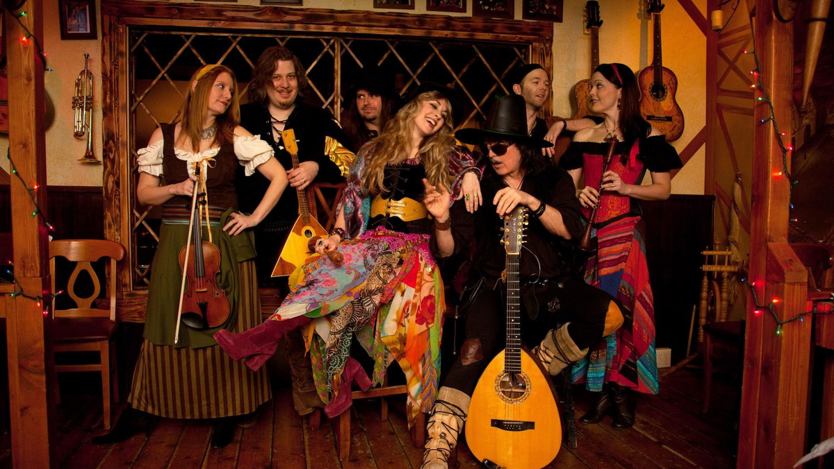 28 sierpnia wystąpi w Polsce formacja Blackmore's Night. Zespół, na czele którego stoją Ritchie Blackmore i jego żona Candice Night, od lat tworzy muzykę inspirowaną renesansowym folk rockiem. Na swoim koncie mają osiem albumów studyjnych z czego ostatni zatytułowany "Dancer &amp; the Moon" został wydany w czerwcu 2013 roku. Jedyny polski koncert w ramach europejskiego tournée "Summer Tour 2014" odbędzie się w Domu Muzyki i Tańca w Zabrzu.
