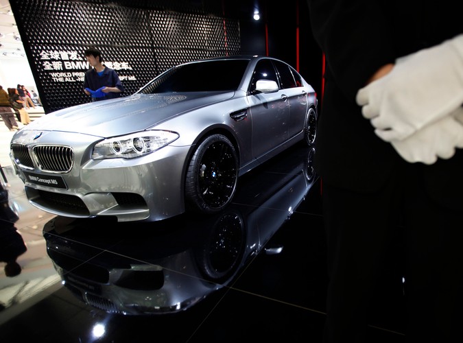 Salon samochodowy w Szanghaju... Jest na czym zawiesić oko :)