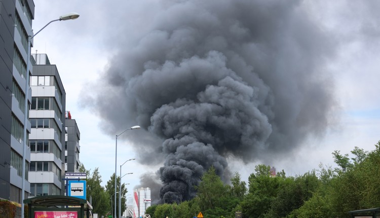 Potężny pożar w Siemianowicach. Czarny dym nad miastem