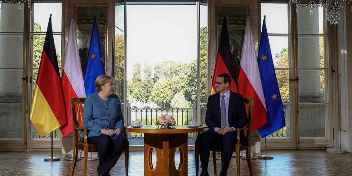 Kończąca swoje urzędowanie kanclerz Angela Merkel i premier Mateusz Morawiecki podsumowali rozmowy z pożegnalnej wizyty w Polsce. Kluczowe tematy to Nord Stream 2, polityka klimatyczna oraz kwestie praworządności i imigracji.