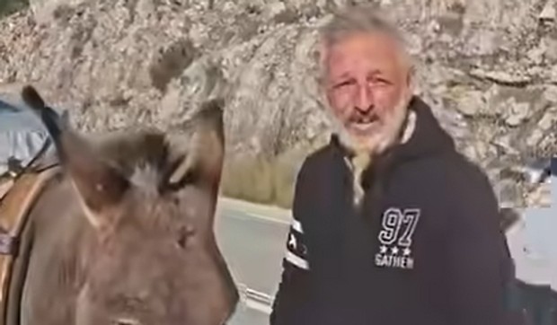 Francuz Žan putuje po Evropi sa dva magarca