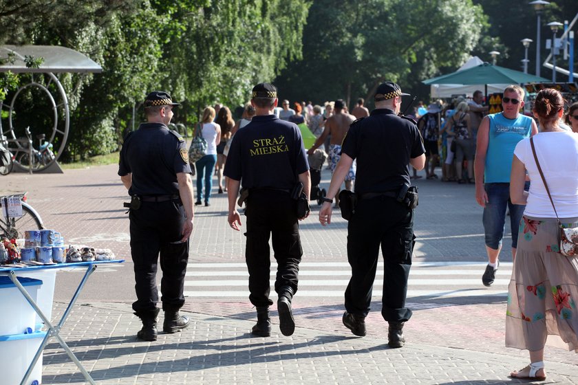 Patrol straży miejskiej na deptaku