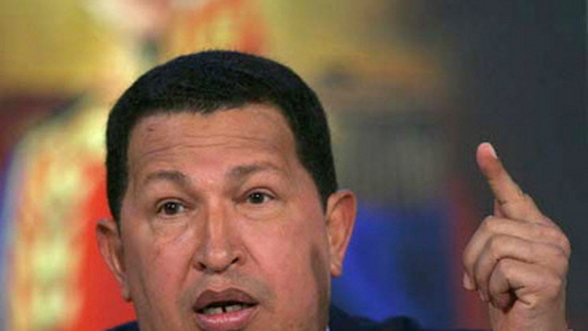 Komisja wyborcza w Wenezueli poinformowała, że partia prezydenta Hugo Chaveza zdobyła w niedzielnych wyborach parlamentarnych większość mandatów, ale sojusz opozycji uzyskał ponad jedną trzecią miejsc.