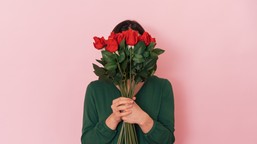 najpiękniejsze życzenia na dzień kobiet 2026. gotowe teksty do wysłania dla mamy, babci, partnerki i koleżanki z pracy