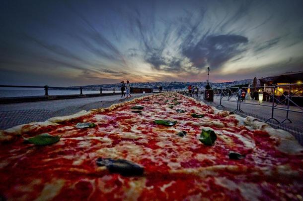 Neapolitan pizza long two kilometers 