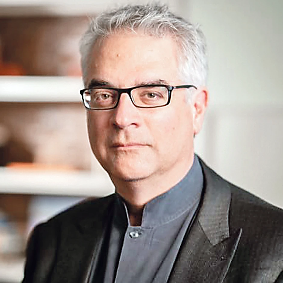 Pandemije se odvijaju u tri faze, neposredna će trajati do kraja 2021. godine, potom sledi srednja faza do 2023. i onda postpandemijska faza koja počinje 2024, rekao je dr Nikolas Kristakis sa Jejla