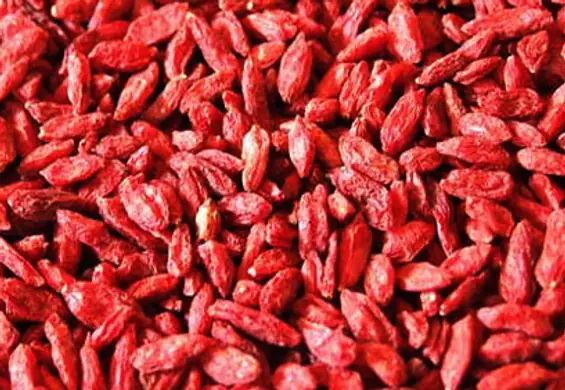 Jesz jagody goji i używasz grzybów shitake? Poznaj polskie superfood, które wcale nie są gorsze