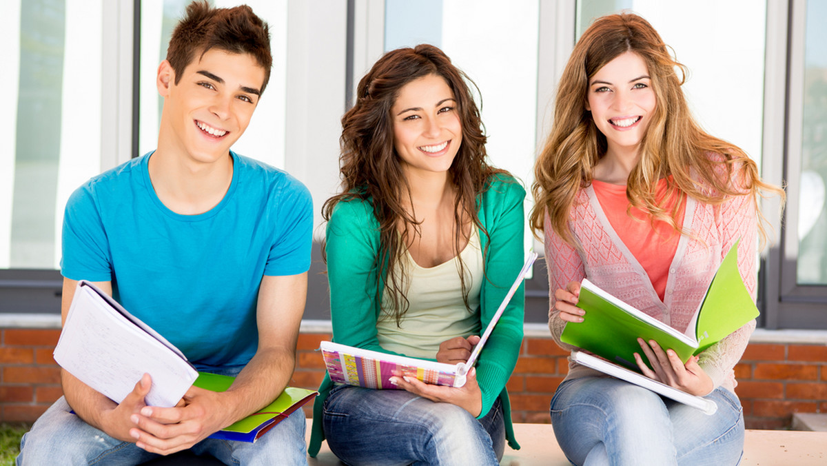 W największym międzynarodowym badaniu poziomu edukacji wśród nastolatków (PISA), zajęliśmy aż 13. miejsce spośród 65 badanych krajów. Wyprzedziliśmy między innymi Niemcy, Francję, Norwegię i Australię. Najlepiej wykształceni są uczniowie z Szanghaju.