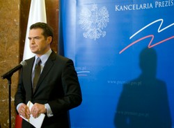 Nowak: rząd nie jest od informowania