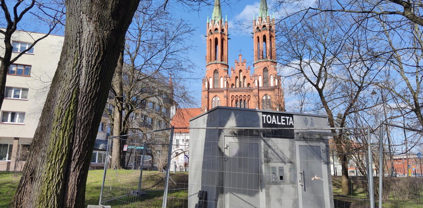 "Najsłynniejszy szalet w Polsce". Kosztował majątek i nikt z niego nie skorzystał. Teraz będzie rozebrany