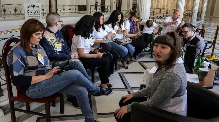 Apel do protestujących w Sejmie, o zawieszenie go