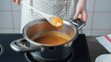 Jak zagęścić sos bez mąki? Ten sposób jest zdrowszy