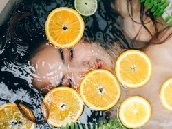 Witaminy a kondycja skóry - dlaczego i jakich nie powinno zabraknąć w codziennej pielęgnacji?