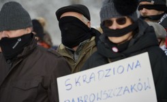Demonstracja w Gdańsku przeciwko zmianie ulicy Dąbrowszczaków na Lecha Kaczyńskiego
