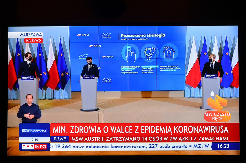 Będą dalsze obostrzenia? Rzecznik rządu: Ewentualne decyzje ogłosimy w środę lub w czwartek